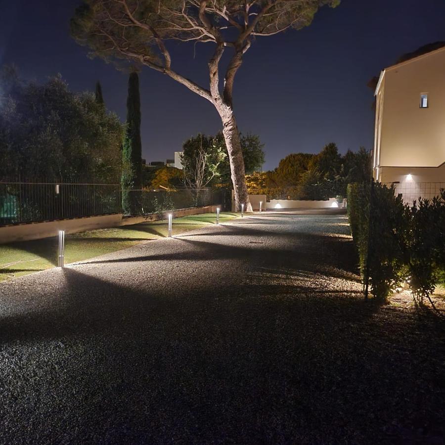 La Villa Apartments - Convenient For Sardinia And Corsica - 4 Beds - Private Parking Included With Camera Livorno Bagian luar foto