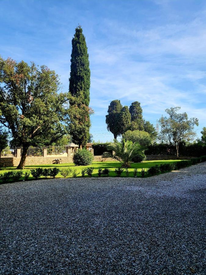 La Villa Apartments - Convenient For Sardinia And Corsica - 4 Beds - Private Parking Included With Camera Livorno Bagian luar foto