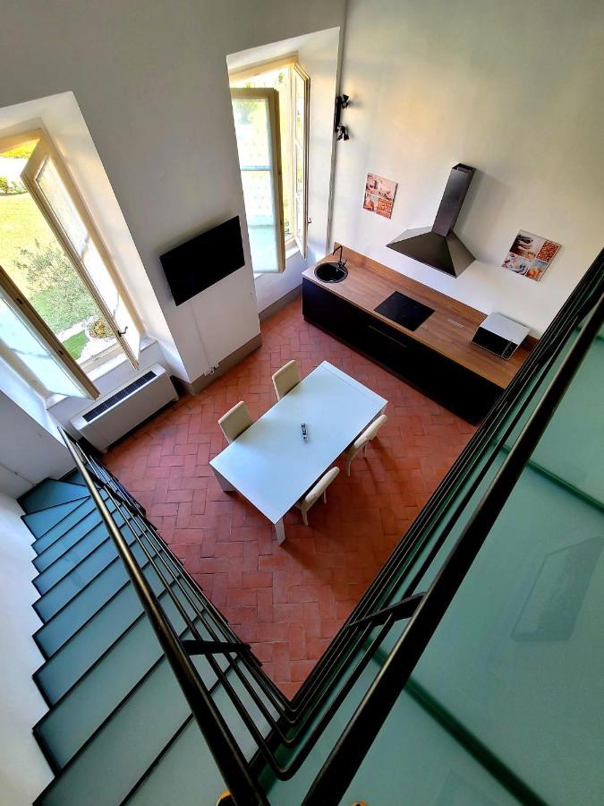 La Villa Apartments - Convenient For Sardinia And Corsica - 4 Beds - Private Parking Included With Camera Livorno Bagian luar foto