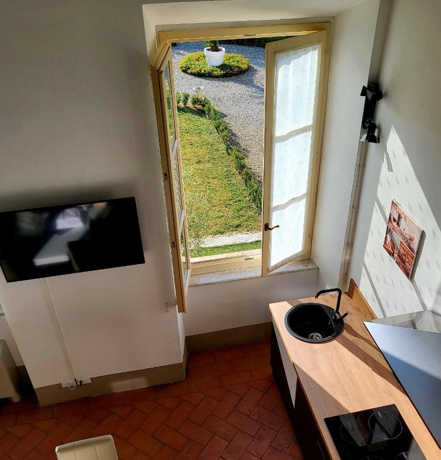 La Villa Apartments - Convenient For Sardinia And Corsica - 4 Beds - Private Parking Included With Camera Livorno Bagian luar foto