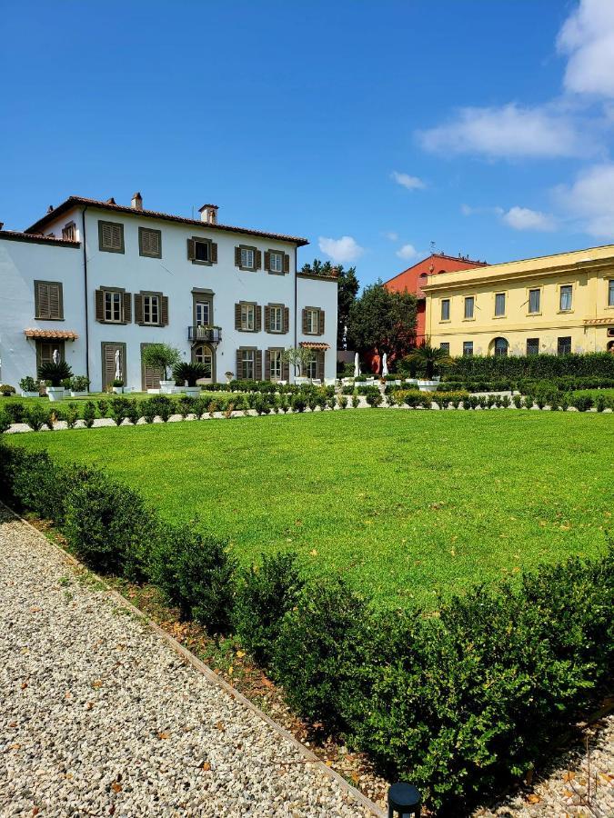 La Villa Apartments - Convenient For Sardinia And Corsica - 4 Beds - Private Parking Included With Camera Livorno Bagian luar foto