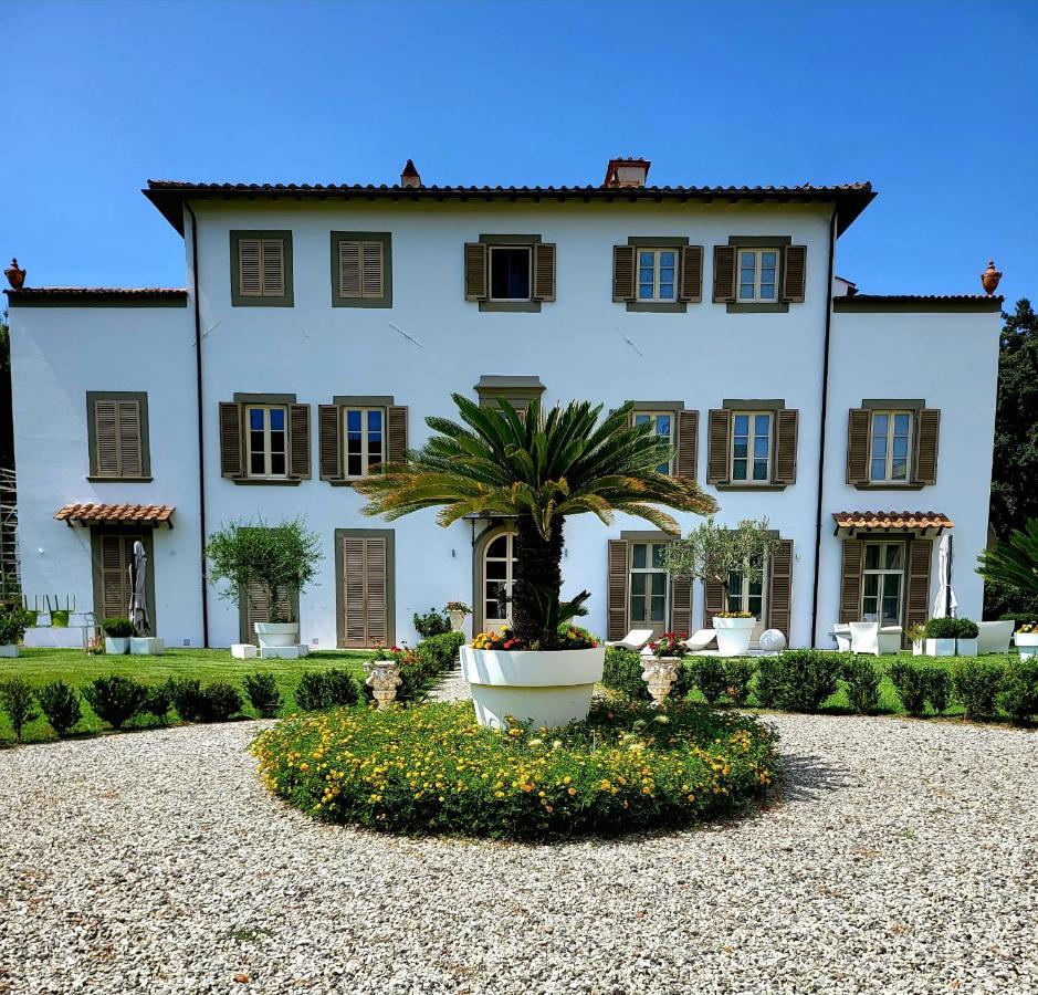 La Villa Apartments - Convenient For Sardinia And Corsica - 4 Beds - Private Parking Included With Camera Livorno Bagian luar foto