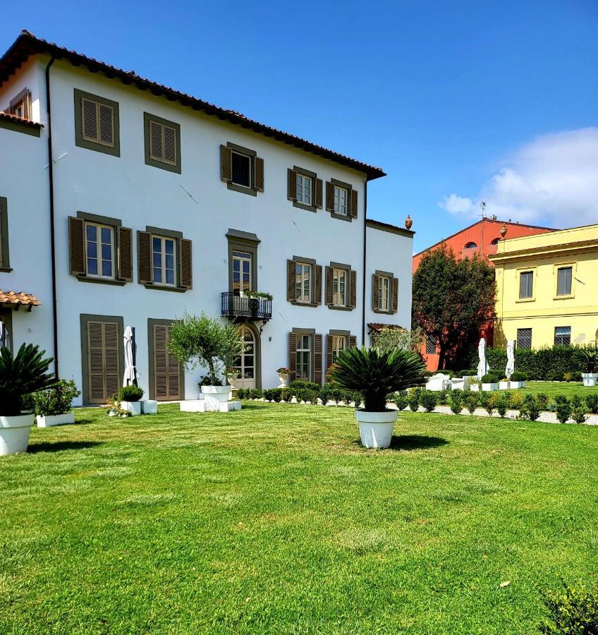 La Villa Apartments - Convenient For Sardinia And Corsica - 4 Beds - Private Parking Included With Camera Livorno Bagian luar foto