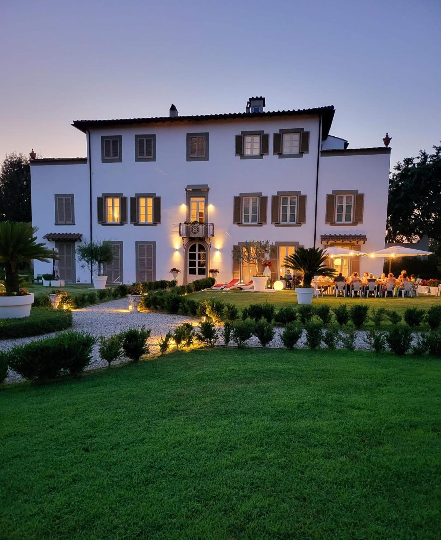 La Villa Apartments - Convenient For Sardinia And Corsica - 4 Beds - Private Parking Included With Camera Livorno Bagian luar foto