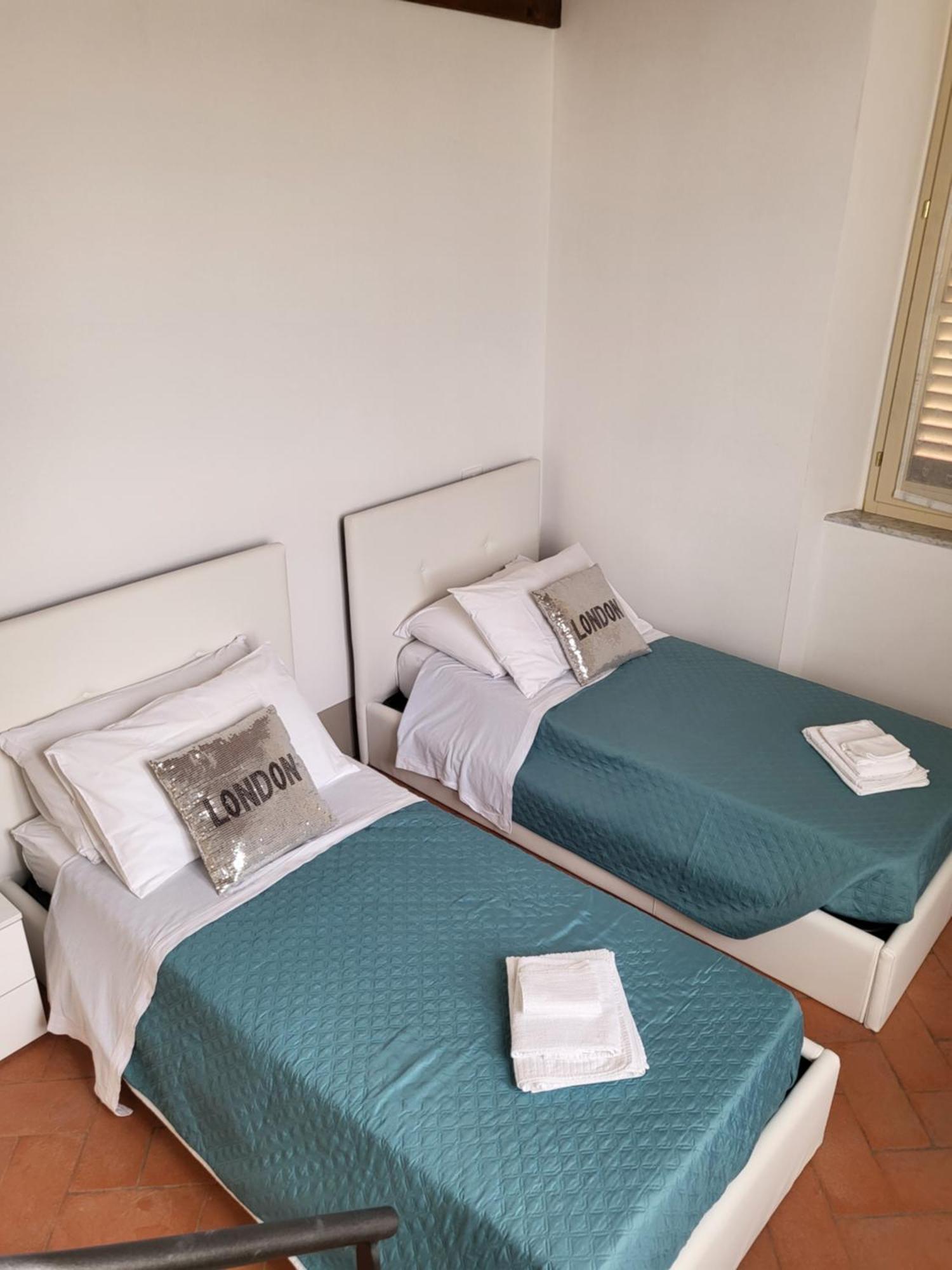 La Villa Apartments - Convenient For Sardinia And Corsica - 4 Beds - Private Parking Included With Camera Livorno Bagian luar foto